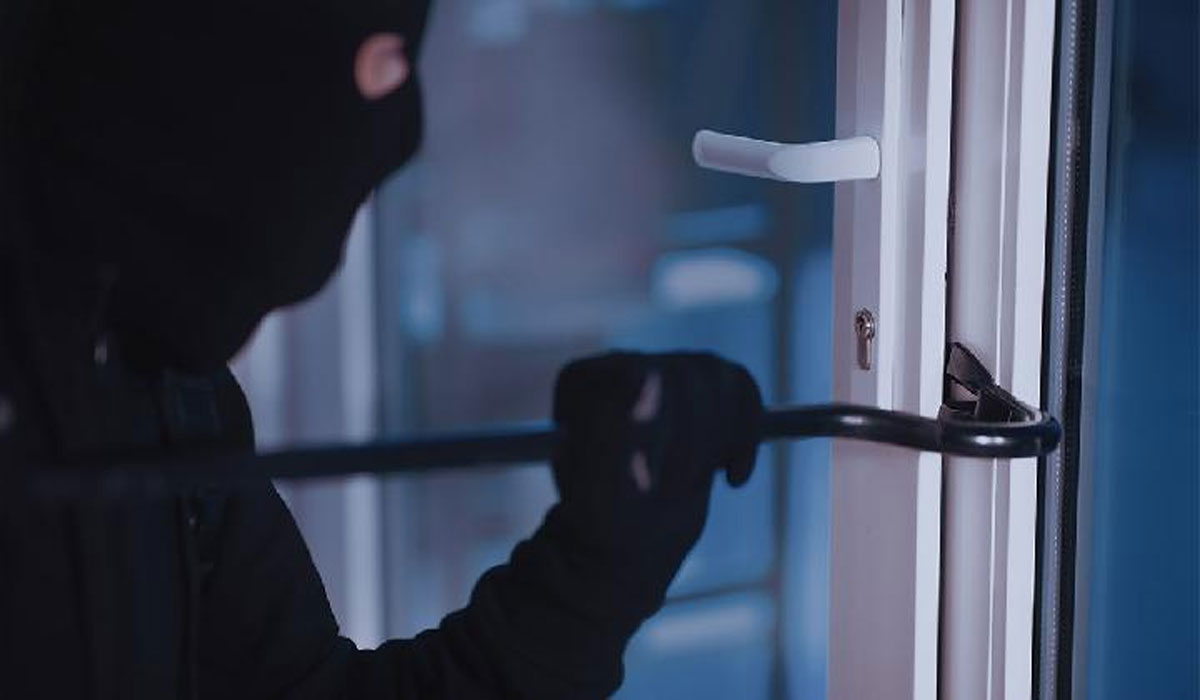 Residivis Pembobol Gudang di Tangerang Ditangkap, Aksinya Gasak Laptop Senilai Rp17 Juta Residivis Pembobol Gudang di Tangerang Ditangkap, Aksinya Gasak Laptop Senilai Rp17 Juta